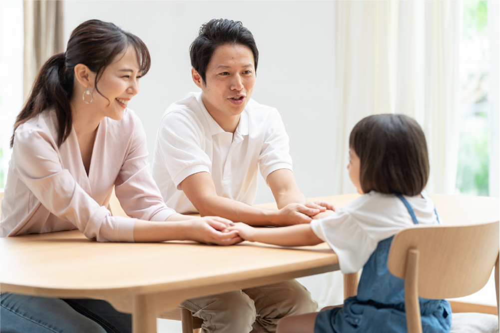 親子で会話する様子
